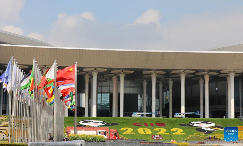 Gardeners decorate the south square of the National Exhibition and Convention Center (Shanghai), the main venue for the China International Import Expo (CIIE), in east China's Shanghai, Oct. 15, 2022.Photo:Xinhua
