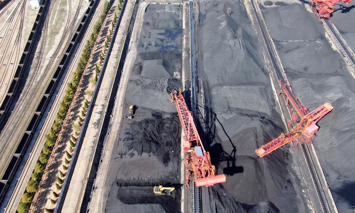 Vehicles transport and store coal at the Port of Rizhao, East China's Shandong Province on October 17, 2022 to prepare for the coming winter heating. Ensuring energy security is one of the top jobs for the policymakers, the National Development and Reform Commission said on Monday. Photo: cnsphoto