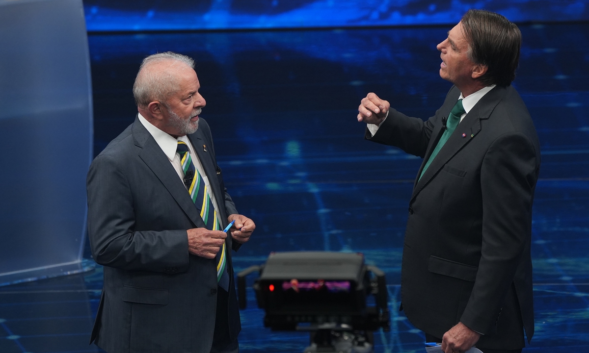 Brazilian former president and presidential candidate Luiz Inacio Lula da Silva (left) and Brazilian President and presidential candidate Jair Bolsonaro gesture during a televised presidential debate in Sao Paulo, Brazil, on October 16, 2022. The two faced each other in the first debate of the second round of Brazil’s election. Photo: VCG