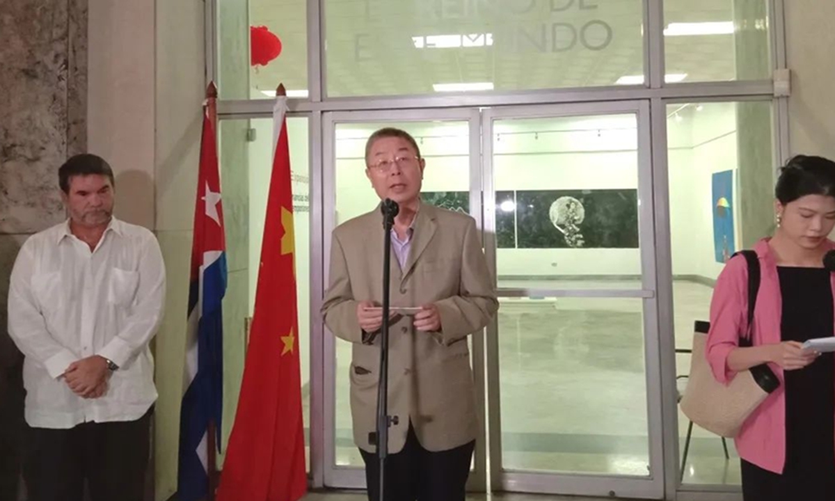 Ma Hui, ambassadeur de Chine à Cuba prononce un discours à l’exposition d’art contemporain chinois de la 14e Biennale de La Havane à Cuba. Photo : Avec l’aimable autorisation de la 14e Biennale de La Havane