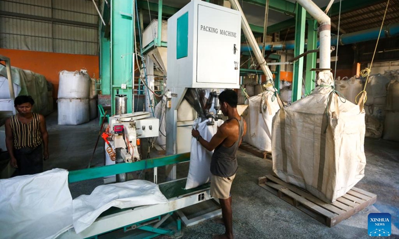 A worker packs beans with a packing machine at a beans and pulses processing plant in Yangon, Myanmar, Oct. 17, 2022. Myanmar exported more than 811,812 tons of beans and pulses worth over 637 million U.S. dollars in the first half of the 2022-23 fiscal year, showed the Ministry of Commerce's figures on Monday.(Photo: Xinhua)