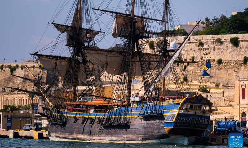 Photo taken on Oct. 17, 2022 shows a view of the ship Gotheborg of Sweden in Valletta, Malta. The world's largest ocean-going wooden sailing ship sailed into Malta's Grand Harbour this past weekend before sailing on to Barcelona, Spain, on Tuesday. The Gotheborg of Sweden will be moored at the Spanish port for the winter before continuing its voyage to east China's Shanghai.(Photo: Xinhua)