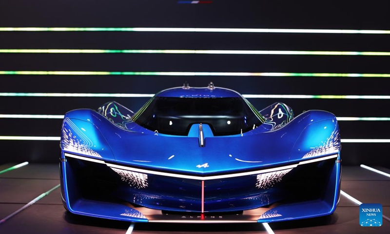 A Hydrogen concept Alpine Alpenglow is presented during the Paris Motor Show in Paris, France, Oct. 17, 2022. The 89th Paris Motor Show is held here from Oct. 17 to 23.(Photo: Xinhua)