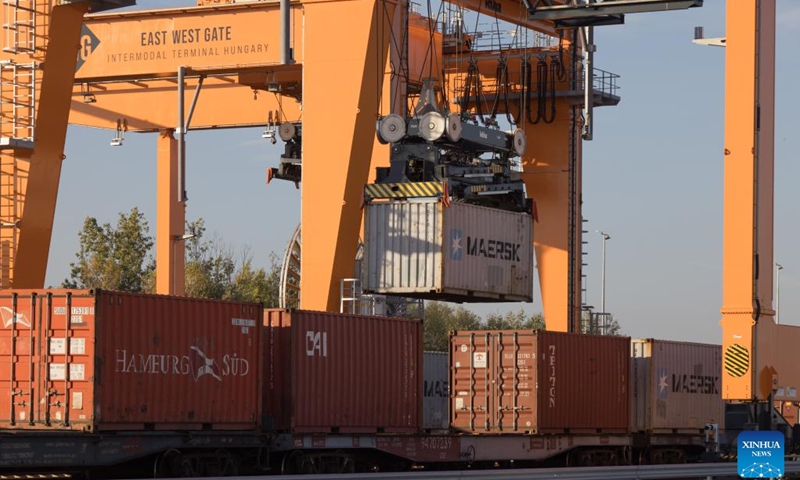 A crane remotely controlled with the help of 5G technology, moves a container at the East-West Gate (EWG) Intermodal Logistics Terminal near the village of Fenyeslitke, eastern Hungary, on Oct. 18, 2022. Europe's first land-based intermodal logistics terminal using 5G technology opened near the village of Fenyeslitke on Tuesday. The 5G network required for the East-West Gate (EWG) project was built by Vodafone Hungary and the network equipment was supplied by Huawei of China.(Photo: Xinhua)