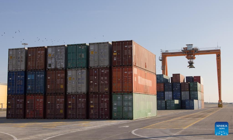 A crane remotely controlled with the help of 5G technology, is seen at the East-West Gate (EWG) Intermodal Logistics Terminal near the village of Fenyeslitke, eastern Hungary, on Oct. 18, 2022. Europe's first land-based intermodal logistics terminal using 5G technology opened near the village of Fenyeslitke on Tuesday. The 5G network required for the East-West Gate (EWG) project was built by Vodafone Hungary and the network equipment was supplied by Huawei of China.(Photo: Xinhua)