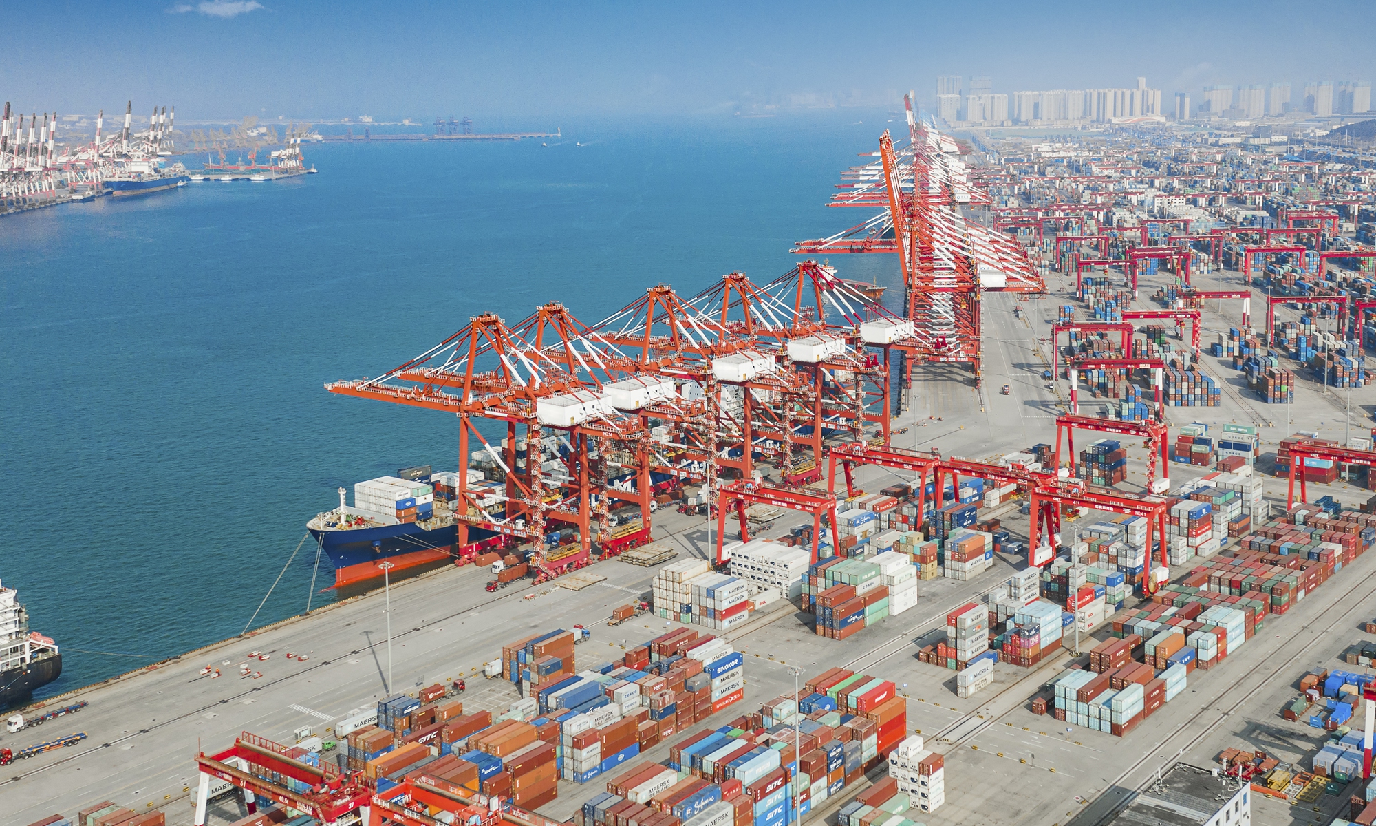 Photo aérienne du terminal de fret à conteneurs du port de Qianwan à Qingdao, dans la province du Shandong (est) Photo : IC