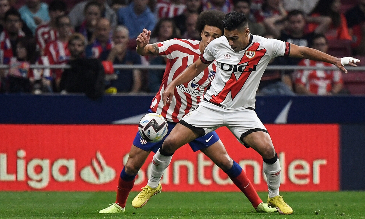 Rayo Vallecano's Radamel Falcao (right) fights for the ball with Atletico Madrid's Axel Witsel at the Wanda Metropolitano stadium in Madrid, Spain on October 18, 2022. Photo: AFP