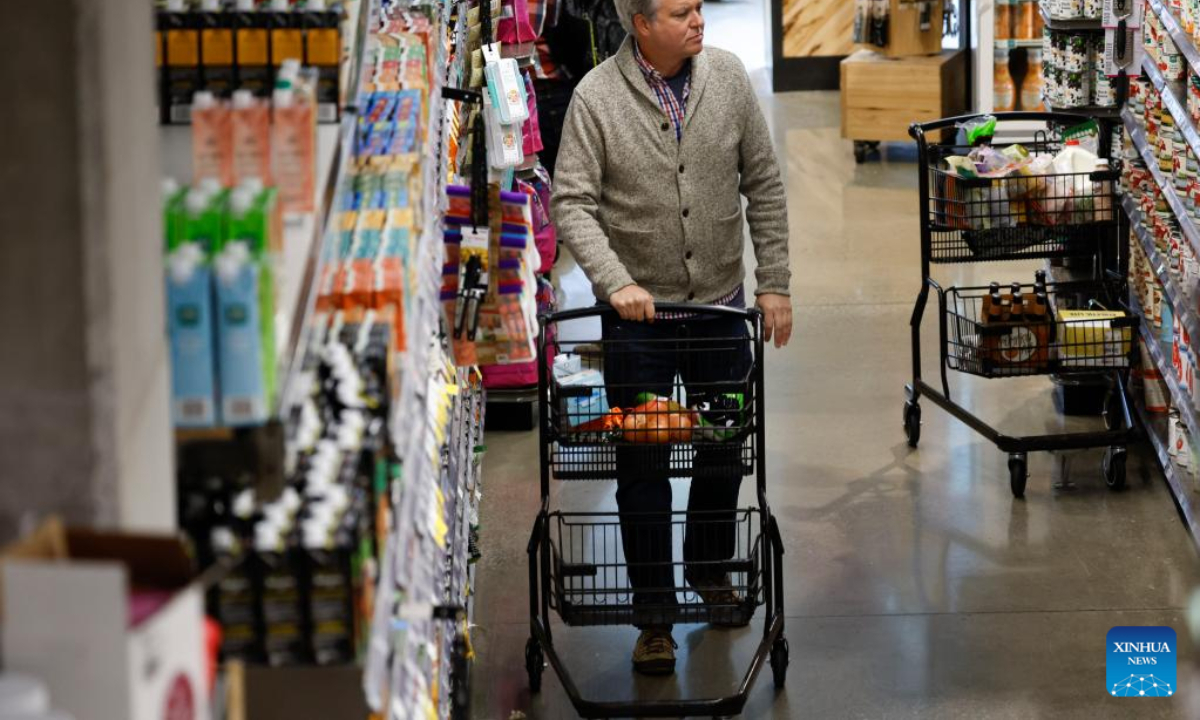 A customer shops at a supermarket in Washington, DC, the United States, on Oct 28, 2022. US consumer sentiment ticked upward somewhat in October, although inflation continued to strangle the incomes of many American households. Photo:Xinhua