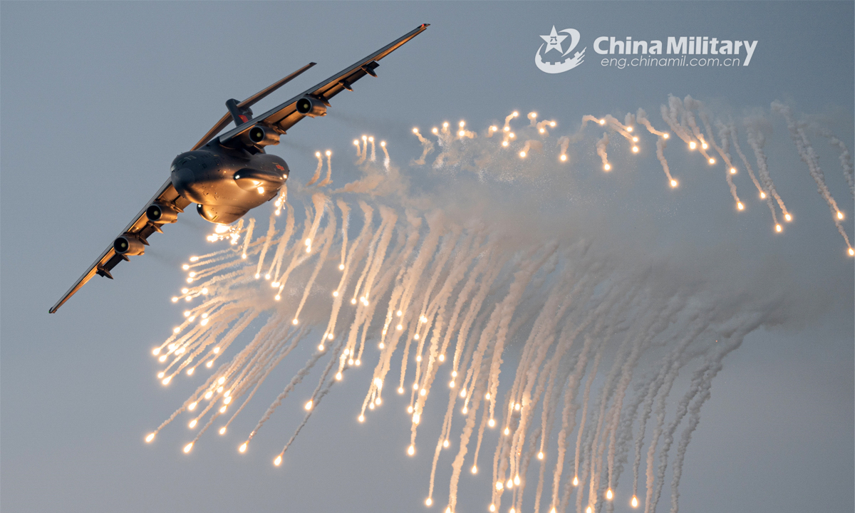 A Y-20 transport aircraft releases decoy flares. Photo:China Military