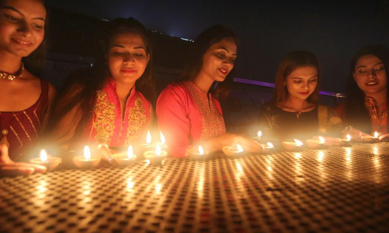 Women light lamps on the eve of Diwali, or the Festival of Lights, in Bhopal, capital of India's Madhya Pradesh state, Oct. 23, 2022. Photo: Xinhua