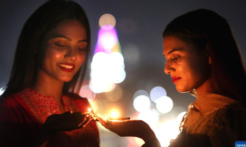 Women light lamps on the eve of Diwali, or the Festival of Lights, in Bhopal, capital of India's Madhya Pradesh state, Oct. 23, 2022. Photo: Xinhua