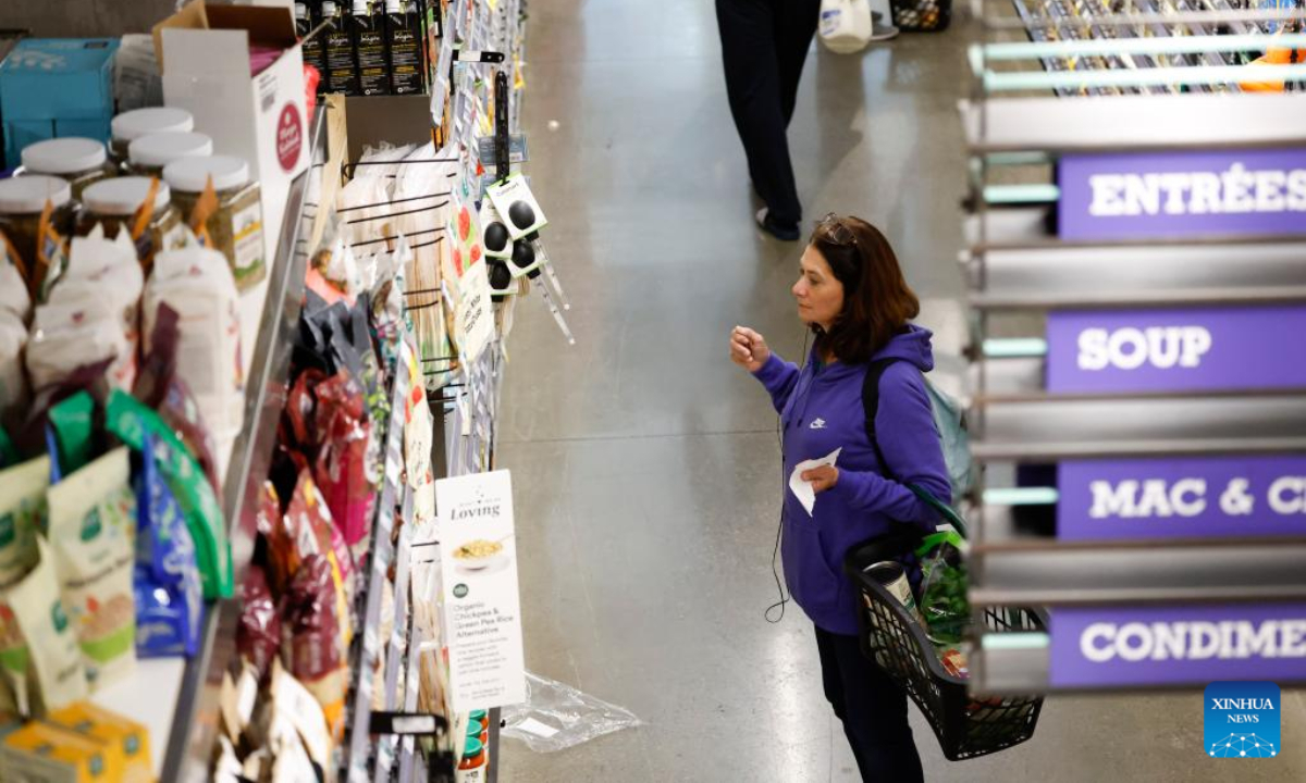 A customer shops at a supermarket in Washington, DC, the United States, on Oct 28, 2022. US consumer sentiment ticked upward somewhat in October, although inflation continued to strangle the incomes of many American households. Photo:Xinhua