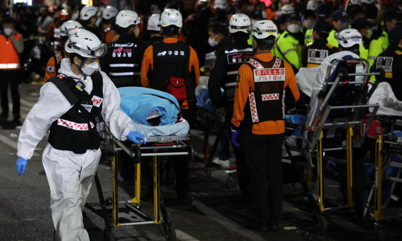 Rescuers work at the site of a stampede accident in Itaewon, a district of Seoul, South Korea, Oct. 30, 2022. At least 146 people were killed and 150 others injured in a stampede accident that occurred Saturday night at Itaewon, a district of the South Korean capital Seoul, during Halloween gatherings, local authorities said early Sunday morning. Photo: Xinhua