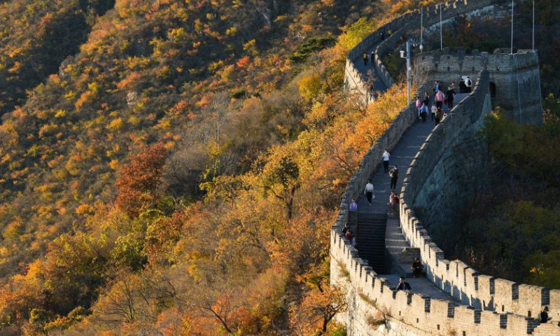 Tourists visit the Mutianyu section of the Great Wall in Beijing, capital of China, Oct. 22, 2022. Photo: Xinhua