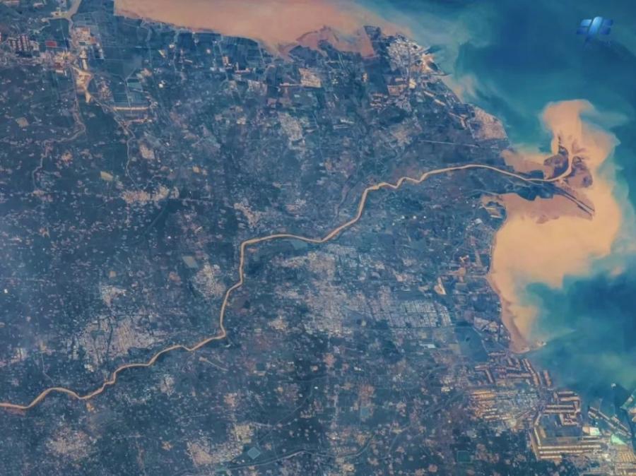Photo released on Oct. 20, 2022 shows a stunning view of Yellow River estuary, where the Yellow River joins the Bohai Sea captured by China's Shenzhou-14 taikonaut Liu Yang from the Tiangong space station. Photo provided to China News Service