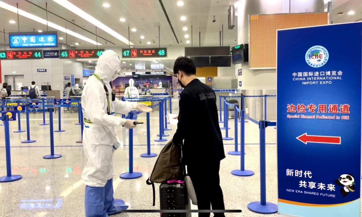 A police officer guides a passenger through entry formalities Photo: Courtesy of the Shanghai airport border inspection station