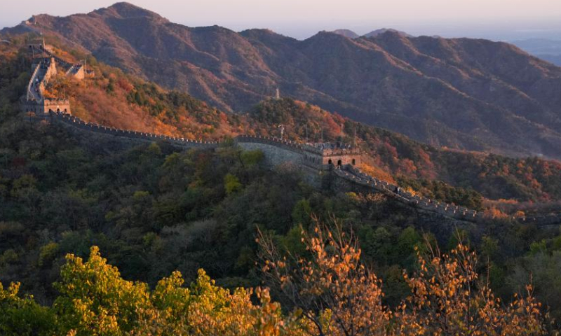 Tourists visit the Mutianyu section of the Great Wall in Beijing, capital of China, Oct. 22, 2022. Photo: Xinhua