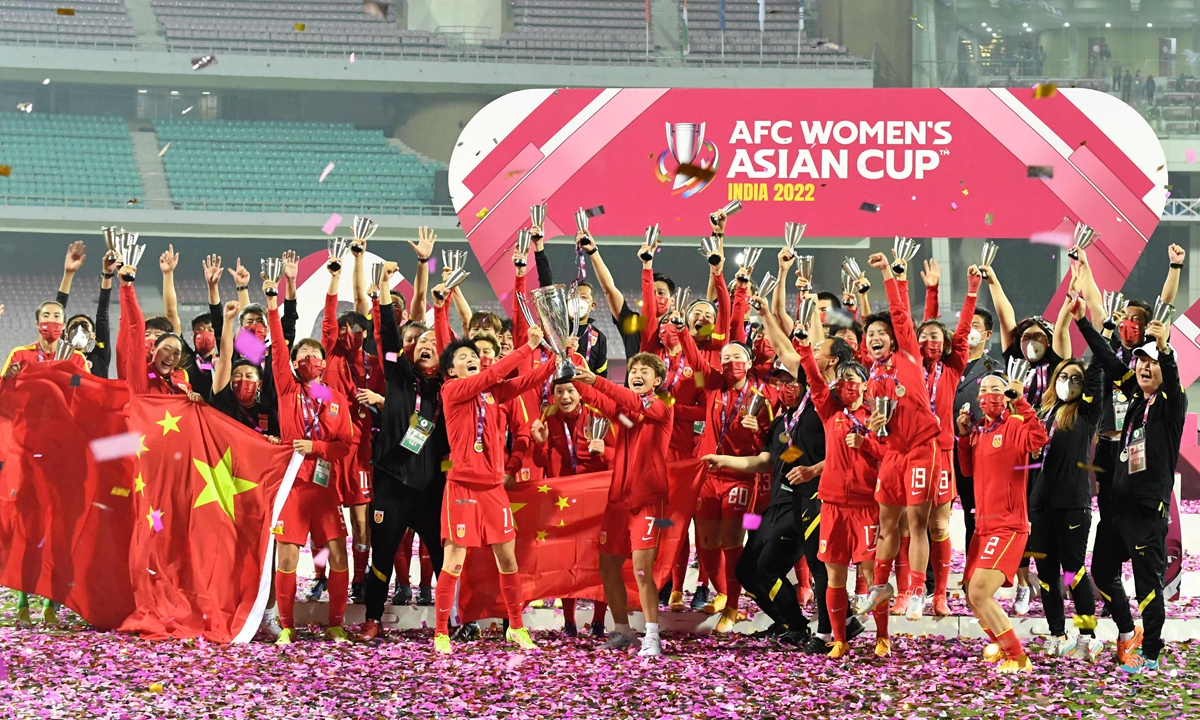 China's players celebrate with the trophy after their win in the AFC Women's Asian Cup India 2022 football final match between China and South Korea in Navi Mumbai on February 6, 2022. Photo: VCG