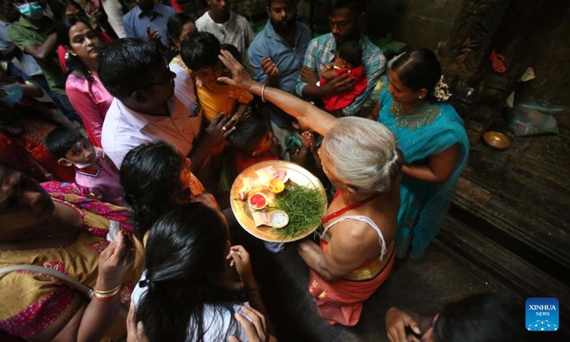Hindu devotees celebrate Diwali, or the festival of lights, at a Hindu temple in Colombo, Sri Lanka, Oct. 24, 2022.(Photo: Xinhua)