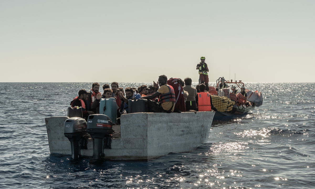 A total of 35 irregular migrants, including four children, are rescued in the Mediterranean Sea, at the international waters of Libya on October 25, 2022. Photo: VCG