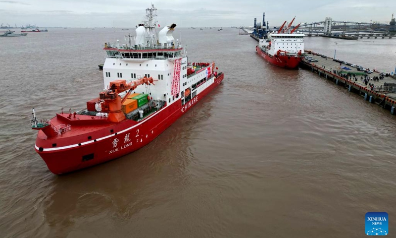 China's research icebreaker <em>Xuelong</em> 2, or <em>Snow Dragon</em> 2, sets off for the country's 39th Antarctic expedition from Shanghai, east China, Oct. 26, 2022. A total of 255 researchers will carry out investigations in the fields of atmospheric composition, water environment, sedimentary environment and ecosystem at the South Pole, and will arrive in two batches, with the second batch setting out on Oct. 31, 2022.(Photo: Xinhua)