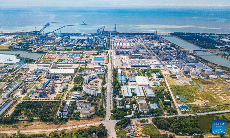 This aerial photo taken on Oct. 20, 2022 shows the Dongfang Lingang Industrial Park in Dongfang City, south China's Hainan Province. Located in Dongfang City, the Dongfang Lingang Industrial Park is one of the key parks of Hainan free trade port. The industrial Park is gradually forming into a high-tech industrial base, featuring petrochemical new materials, marine equipment manufacturing and clean energy.(Photo: Xinhua)