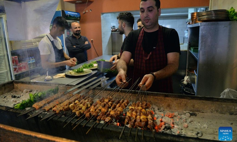 A chef cooks kebab at a restaurant in Ankara, Türkiye, on Oct. 27, 2022. Turkish kebab, an icon of Middle East cuisine, has been a traditional favorite treat among ordinary people in Türkiye. But rising inflation during the past year has made it out of reach for many Turks.(Photo: Xinhua)