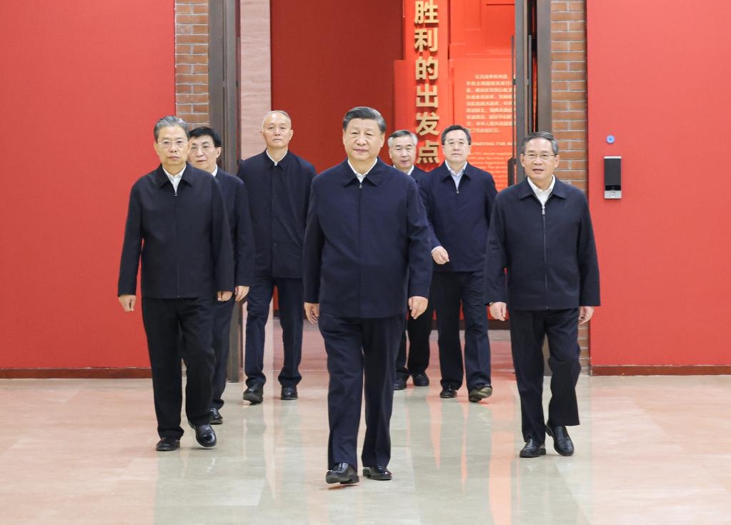 Xi Jinping visits an exhibition on the 13 years of the Communist Party of China (CPC) Central Committee in Yan'an at the Yan'an Revolutionary Memorial Hall in Yan'an, northwest China's Shaanxi Province, Oct. 27, 2022. Xi Jinping, general secretary of the CPC Central Committee, led members of the Standing Committee of the CPC Central Committee Political Bureau on Thursday to visit Yan'an, an old revolutionary base in northwest China's Shaanxi Province. Xi, also Chinese president and chairman of the Central Military Commission, was accompanied by Li Qiang, Zhao Leji, Wang Huning, Cai Qi, Ding Xuexiang and Li Xi. Photo：Xinhua