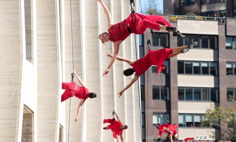 Dancers from Bandaloop perform vertical wall dance on the facade of David Geffen Hall at Lincoln Center during the open house weekend in New York City, New York, the United States, Oct. 29, 2022. Photo: Xinhua