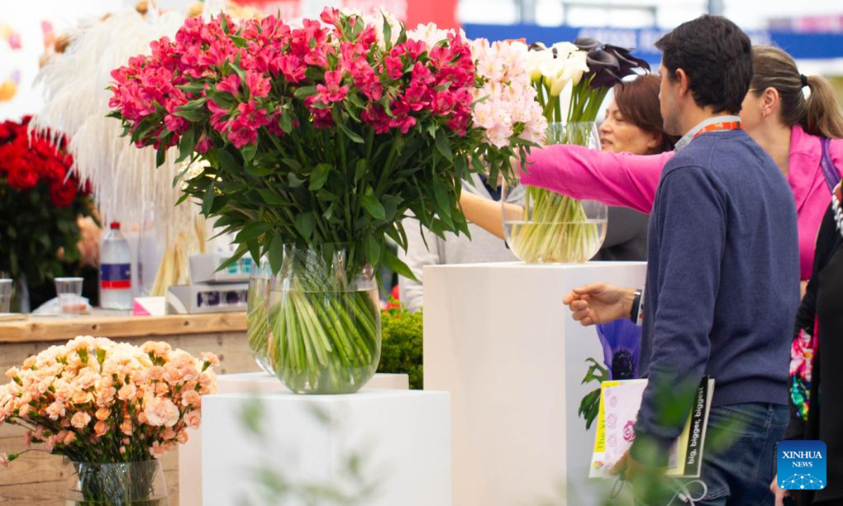 People visit 2022 International Floriculture Trade Fair in Vijfhuizen, the Netherlands, on Nov 11, 2022. Photo:Xinhua