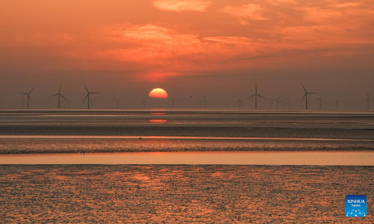 This aerial photo taken on Nov 9, 2022 shows the sunrise at a wetland in Yancheng, east China's Jiangsu Province. Yancheng City, having a coastline of 582 kilometers and 769,700 hectares of wetlands, is a vital wintering ground for birds. Photo:Xinhua