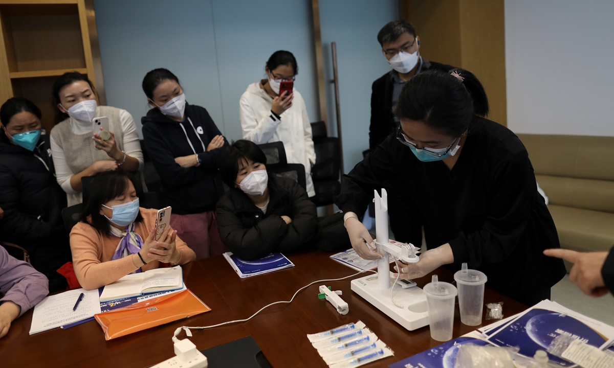 Community health workers are trained in vaccination techniques for the inhalable COVID-19 booster doses on November 16, 2022 in Shijingshan district, Beijing. Photo: IC
