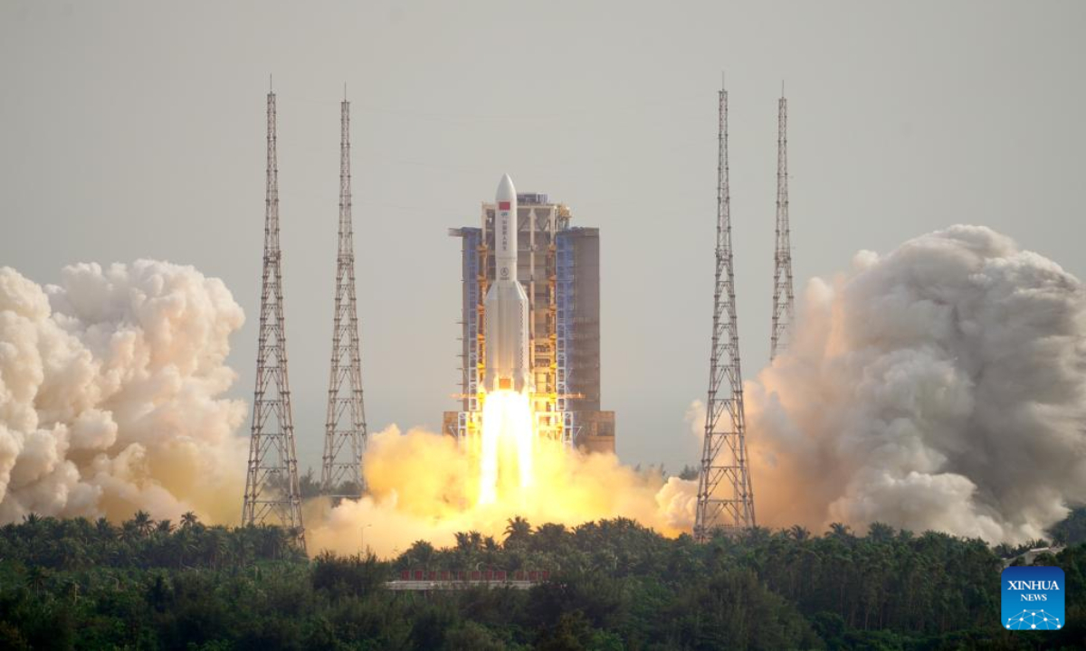 The Long March-5B Y4 carrier rocket, carrying the space lab module Mengtian, blasts off from the Wenchang Spacecraft Launch Site in south China's Hainan Province, Oct 31, 2022. Photo:Xinhua