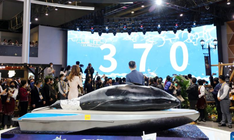 A screen shows the weight of a giant bluefin tuna exhibited at the food and agricultural products exhibition area of the fifth China International Import Expo (CIIE) at the National Exhibition and Convention Center (Shanghai) in east China's Shanghai, Nov. 6, 2022.  Photo: Xinhua