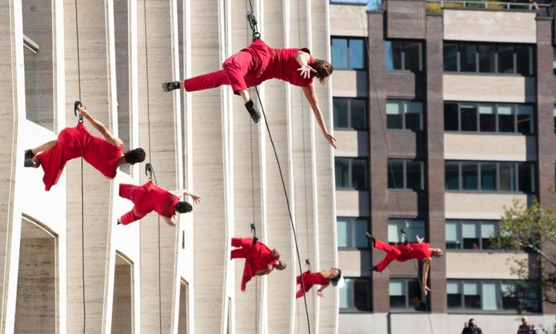 Dancers from Bandaloop perform vertical wall dance on the facade of David Geffen Hall at Lincoln Center during the open house weekend in New York City, New York, the United States, Oct. 29, 2022. Photo: Xinhua