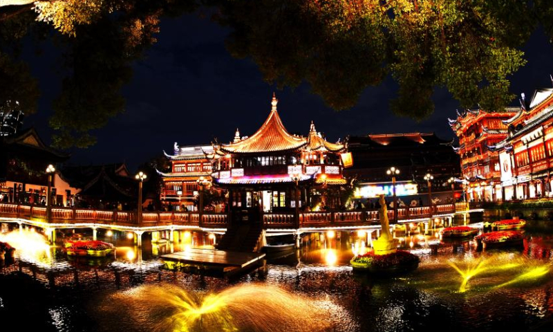 This photo taken on Nov. 4, 2022 shows an evening view of the Yuyuan Garden in east China's Shanghai. The fifth China International Import Expo (CIIE) is held in Shanghai from Nov. 5 to 10. Photo: Xinhua