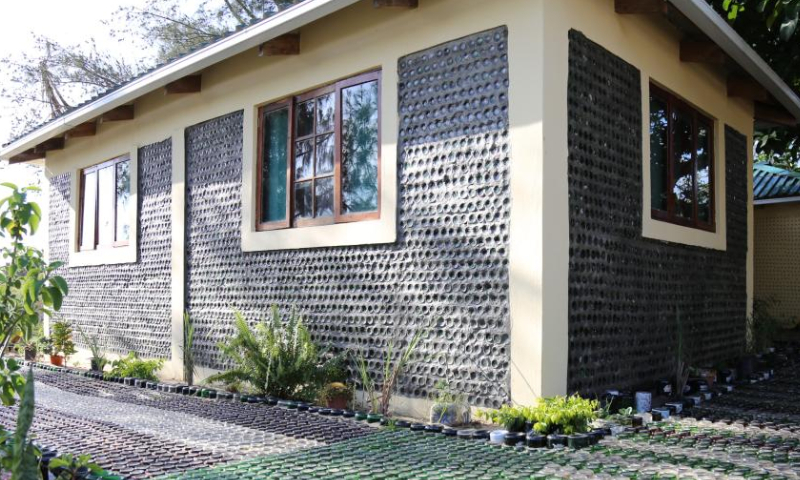 This photo taken on Nov. 5, 2022 shows the exterior of a house built with recycled glass bottles in Macaneta, Mozambique. Macaneta, an underdeveloped beach resort located on the northern outskirts of Mozambique's capital Maputo, may be less known to foreign visitors. However, one new project has recently been added to the resort's few attractions: a house built with recycled glass bottles. Photo: Xinhua