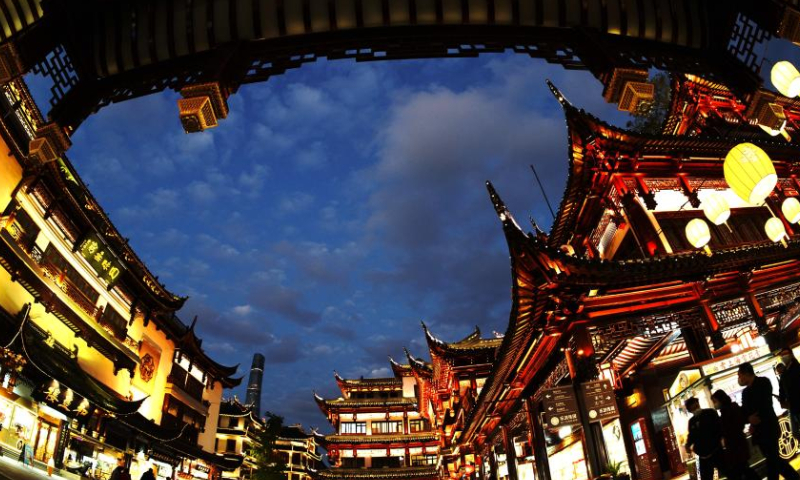 This photo taken on Nov. 4, 2022 shows an evening view of the Yuyuan Garden in east China's Shanghai. The fifth China International Import Expo (CIIE) is held in Shanghai from Nov. 5 to 10. Photo: Xinhua