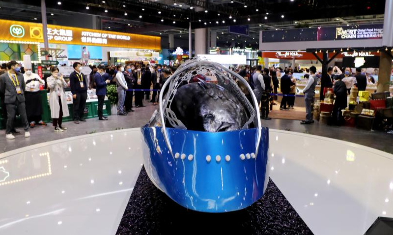 A 370-kilogram bluefin tuna is on display at the food and agricultural products exhibition area of the fifth China International Import Expo (CIIE) at the National Exhibition and Convention Center (Shanghai) in east China's Shanghai, Nov. 6, 2022. Photo: Xinhua