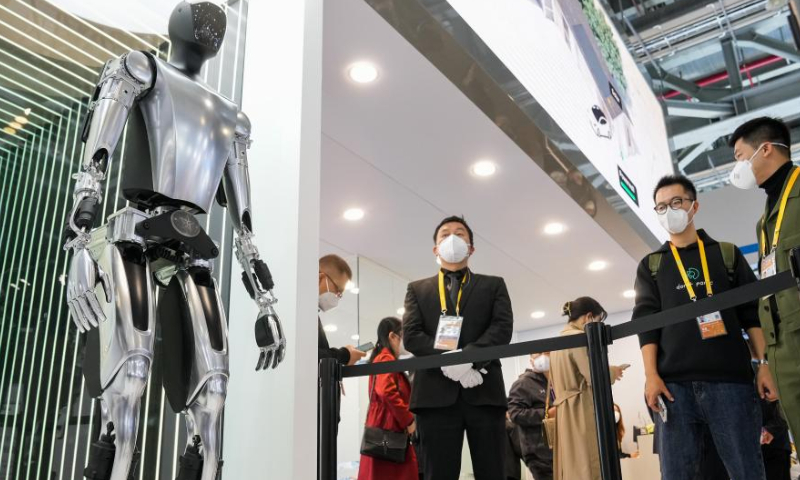This photo taken on Nov. 5, 2022 shows a Tesla robot exhibited at the Automobile exhibition area of the fifth China International Import Expo (CIIE) at the National Exhibition and Convention Center (Shanghai) in east China's Shanghai. The fifth CIIE is scheduled on Nov. 5-10 in China's economic hub Shanghai. Photo: Xinhua