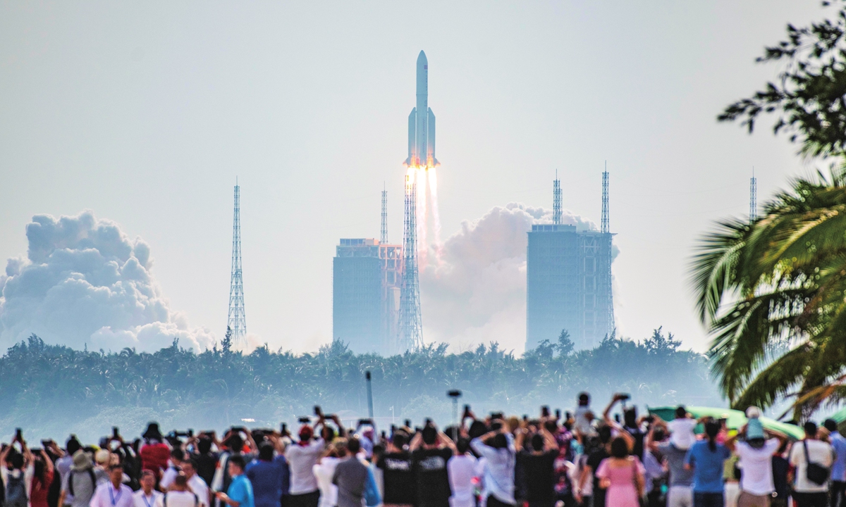 The Long March-5B Y4 carrier rocket, carrying the space lab module Mengtian, blasts off from the Wenchang Spacecraft Launch Site in south China's Hainan Province, October 31, 2022. Photo: cnsphoto