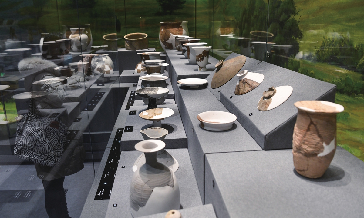 Pottery relics at the Baodun Culture exhibition in Chengdu, Sichuan Province Photo: IC 