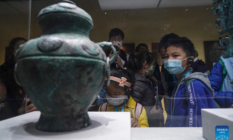 Children look at a bronze wine vessel displayed at the Yan Capital Site Museum of Western Zhou Dynasty in Beijing, capital of China, Oct. 30, 2022. Liulihe relic site in Fangshan District of Beijing is believed to be the capital of the Yan kingdom during the Western Zhou Dynasty (1046-771 BC).(Photo: Xinhua)