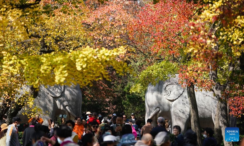 People visit the imperial Xiaoling Mausoleum, the burial site of the Ming Dynasty's (1368-1644) founding emperor Zhu Yuanzhang, in Nanjing, east China's Jiangsu Province, Nov. 1, 2022.(Photo: Xinhua)