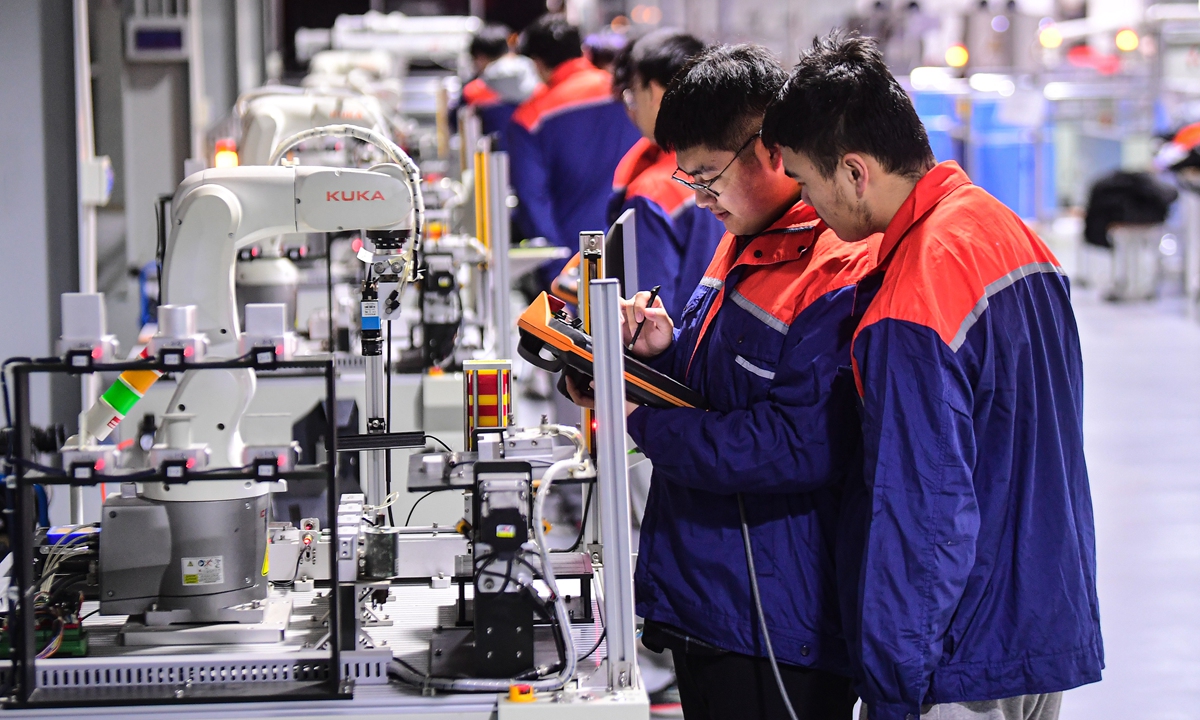 Students practice at a digital factory project in the Shenyang Institute of Technology in Shenyang, Northeast China's Liaoning Province on November 2, 2022. The college is exploring new teaching models by cooperating with companies, aiming to boost students' employment after graduation. Photo: VCG