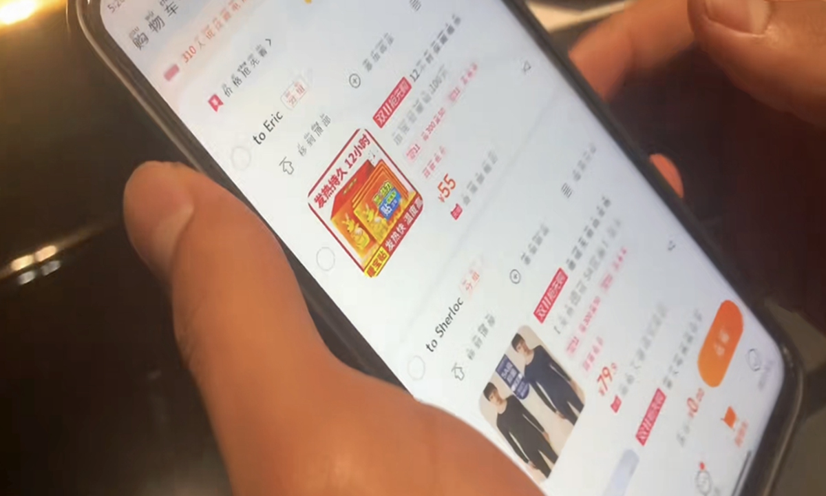 The foreign guy is showing China-made thermal products he ordered online for his friends in Europe.  Photo: Sina Weibo