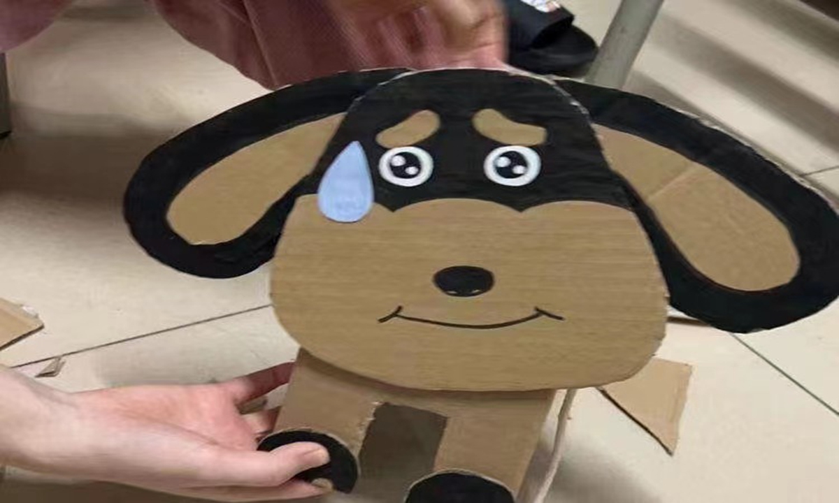The paper dog made by a student surnamed Gong from Northwest University, who says that the activity not only enriches the after-school life, but also brings spiritual comfort. Photo: Sina Weibo