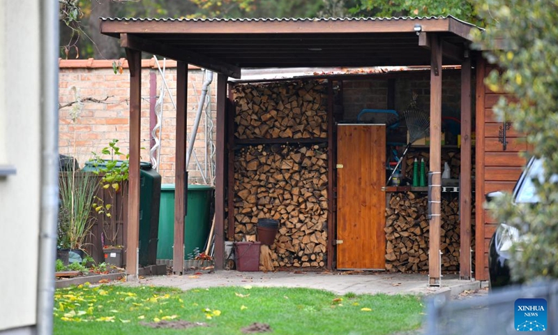 Firewood is stored outside a house in Berlin, capital of Germany, Nov. 1, 2022. Responding to rising energy prices, some residents in Berlin have started to store firewood for the upcoming winter.(Photo: Xinhua)
