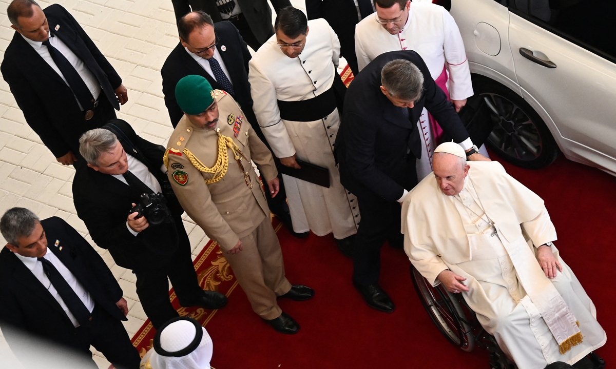 Pope Francis (right) arrives at the Sacred Heart church in the Bahraini capital Manama, on November 6, 2022. The pope departed from Bahrain on Sunday after a four-day trip that culminated with a visit to the Gulf's oldest Catholic church. Photo: AFP