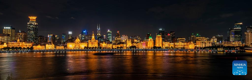 This photo taken on Nov. 4, 2022 shows an evening view at the Bund in east China's Shanghai. The fifth China International Import Expo (CIIE) is held in Shanghai from Nov. 5 to 10. Photo: Xinhua